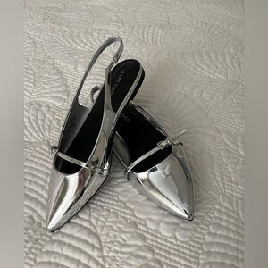 Beautiful Marc Fisher sling back flats … like new!!! Excellent condition